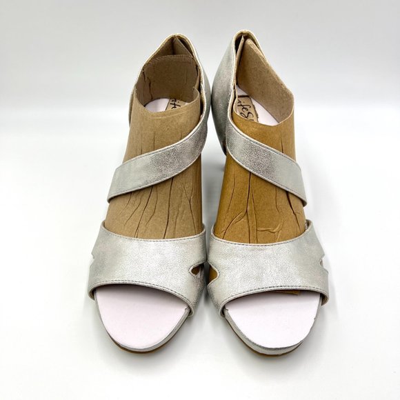 9W 9 WIDE Lifestride Mega Silver Metallic Faux Vegan Leather Dress Sandals Heels - Picture 2 of 14